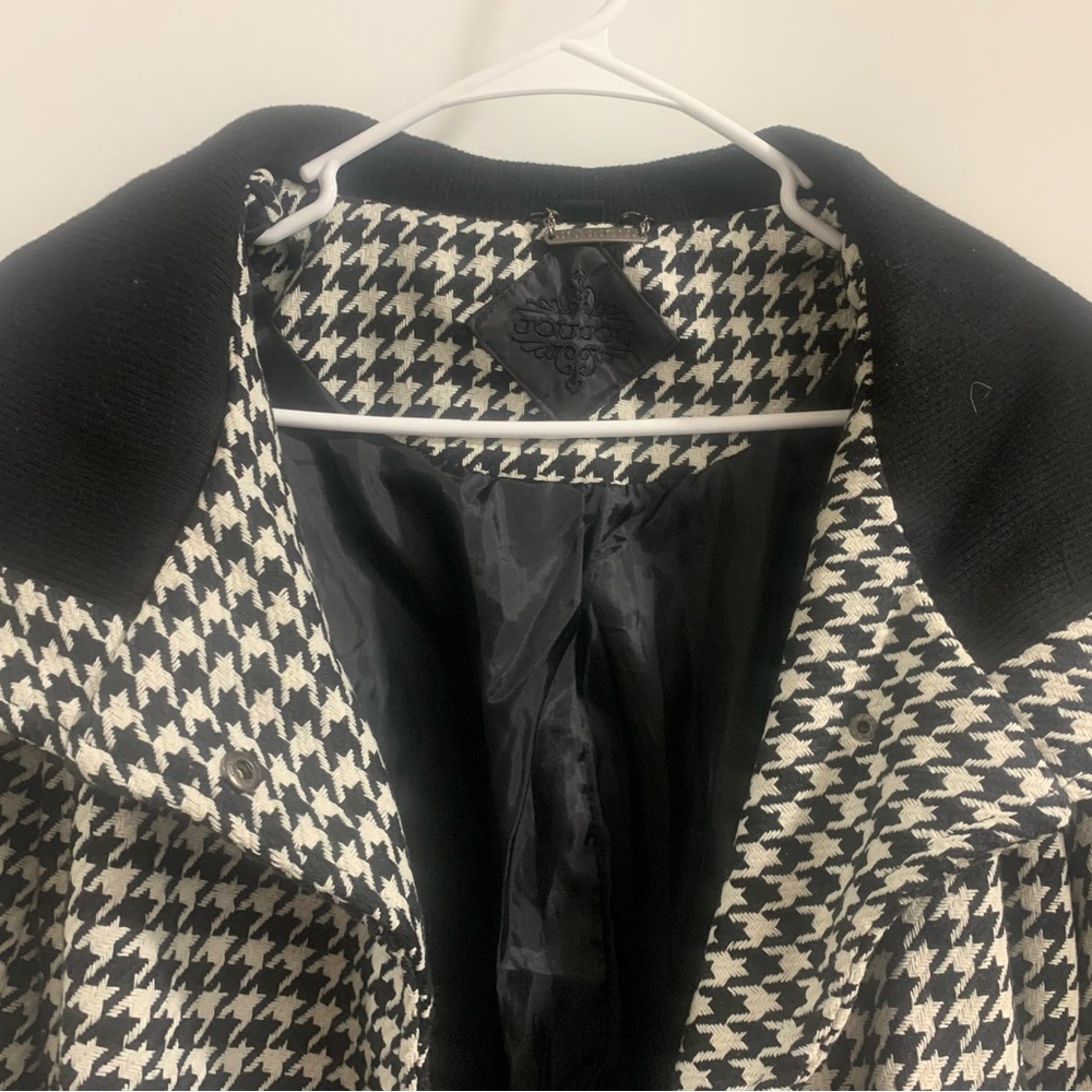 Black & White Coat - Picture 10 of 11